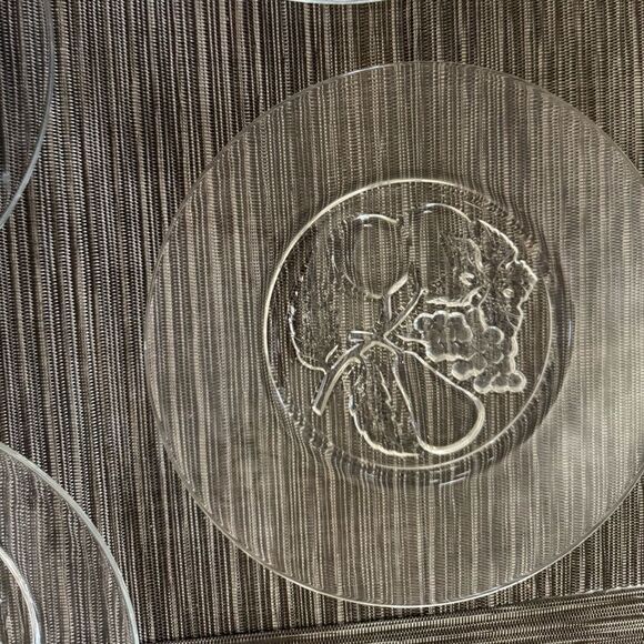 Clear Glass Plates with Fruit Design - Picture 6 of 11